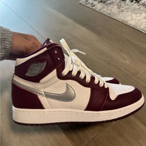 Nike Air Jordan 1 Retro High - White and Burgundy 
Bordeaux